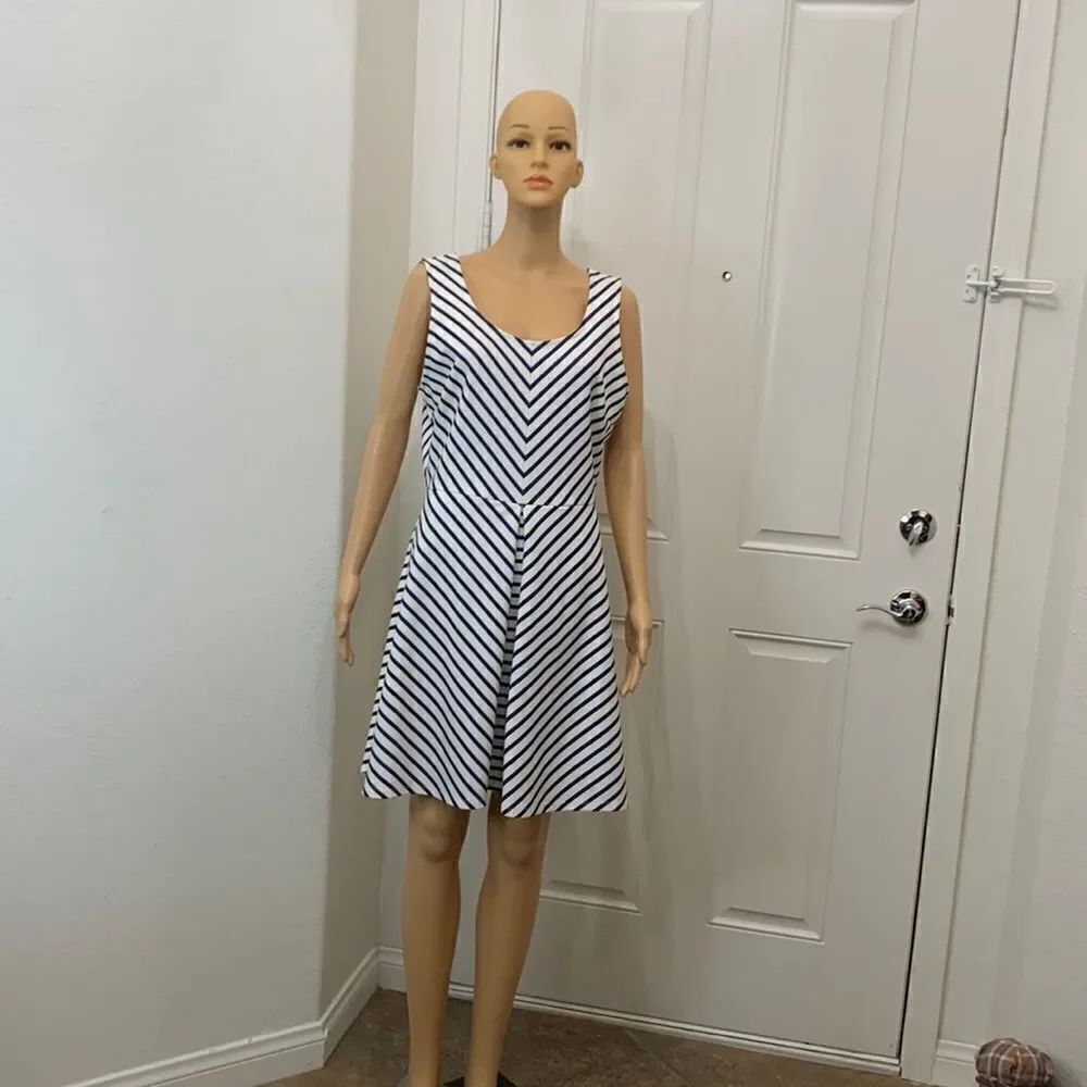 Maison Jules Size Large Scoop Neck Short Sleeve Navy White Striped Pleated Front
